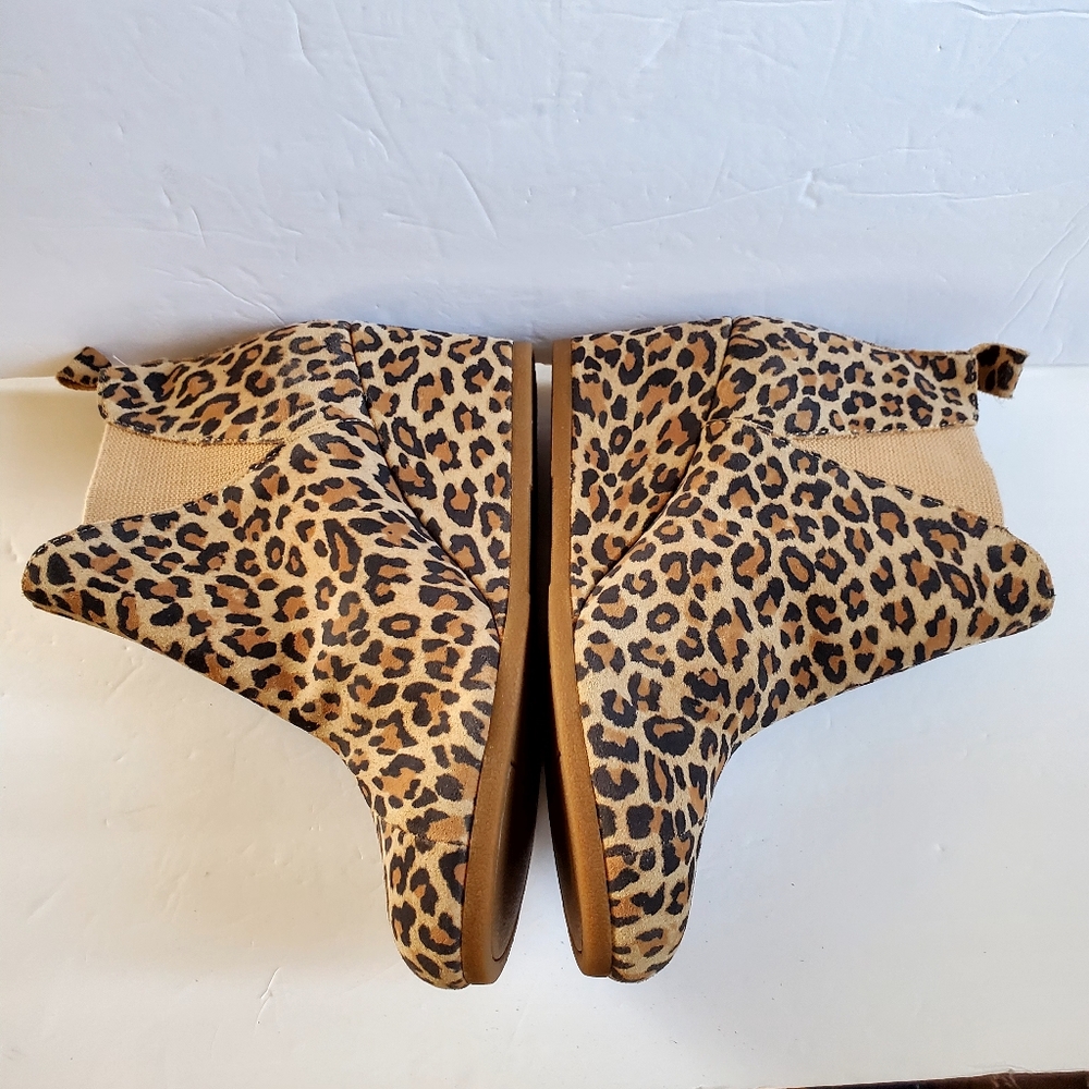 TOMS Women's Kelsey suede wedge ankle booties in a leopard print Size 10 - Picture 2 of 7